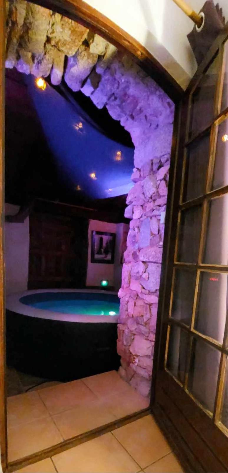 Chambre Love Romantique Avec Spa Privee 卡尔维 外观 照片