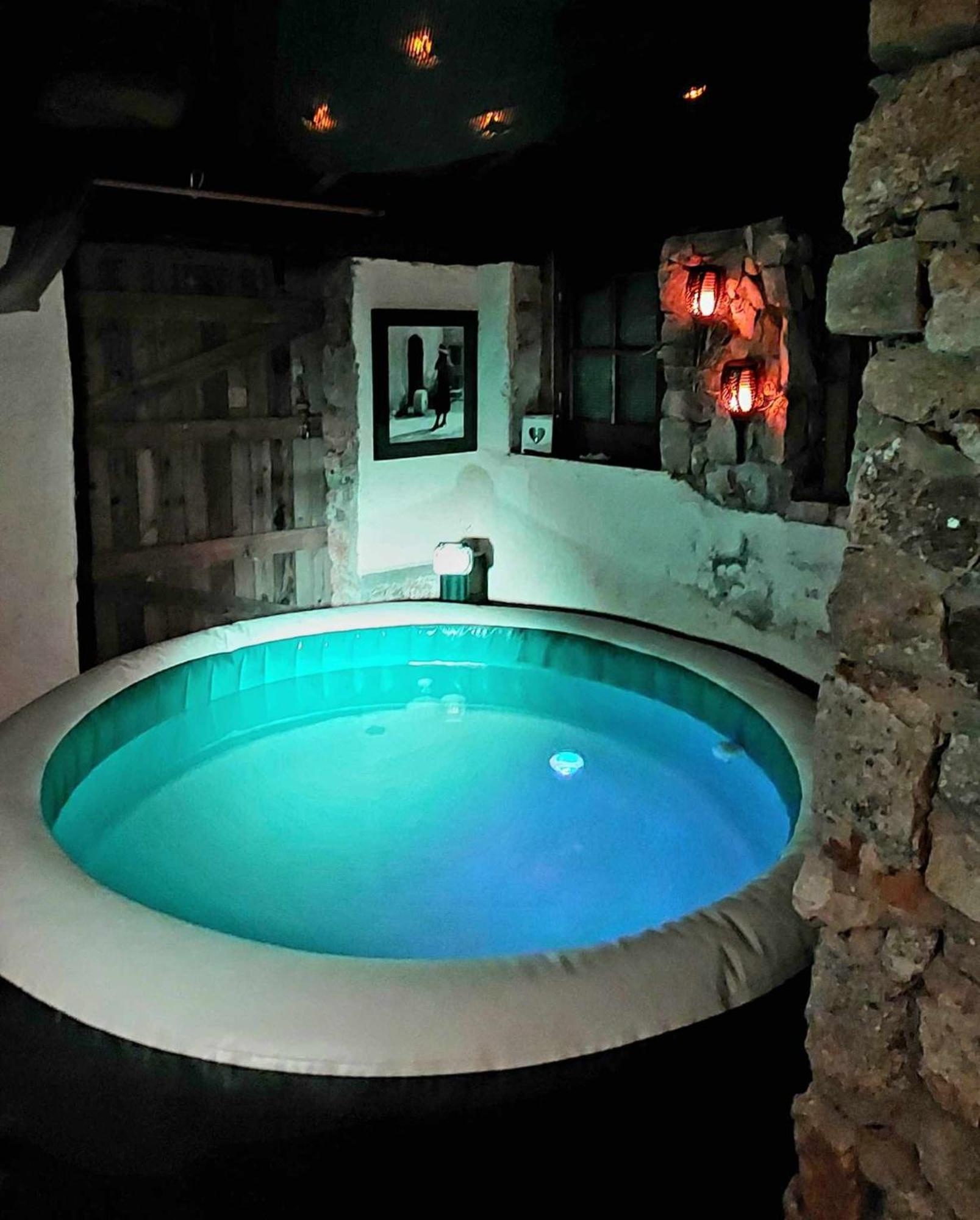 Chambre Love Romantique Avec Spa Privee 卡尔维 外观 照片